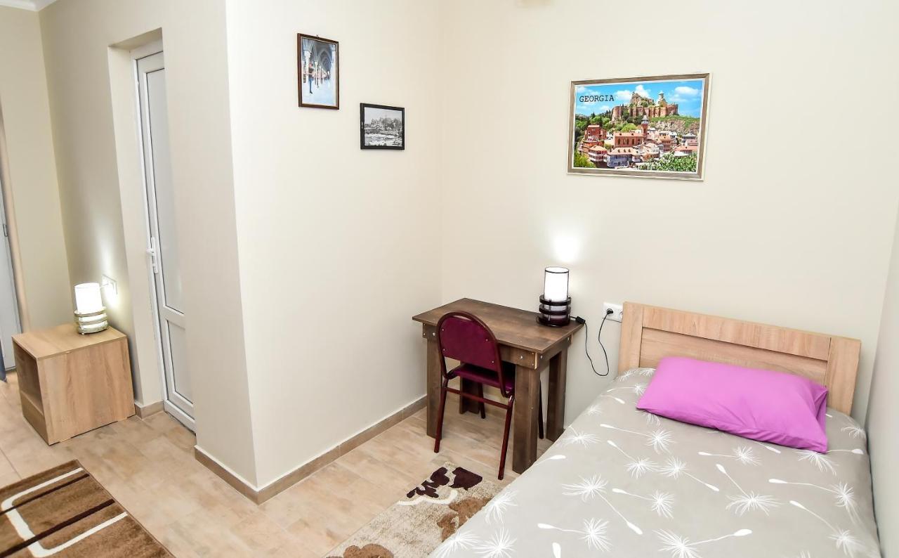 Hotel Maspindzelo Кутаиси Екстериор снимка