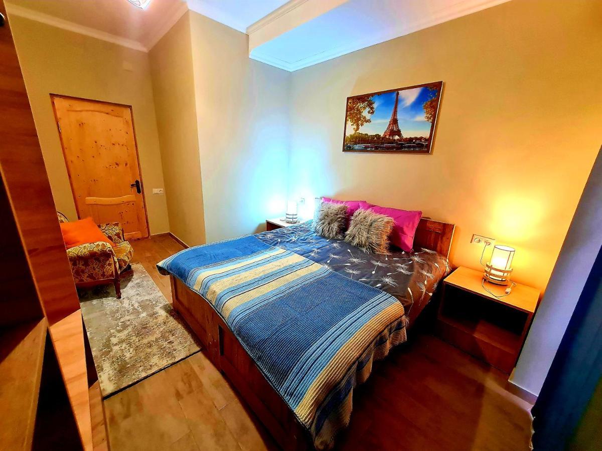 Hotel Maspindzelo Кутаиси Екстериор снимка