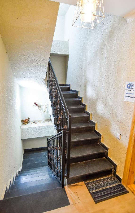 Hotel Maspindzelo Кутаиси Екстериор снимка